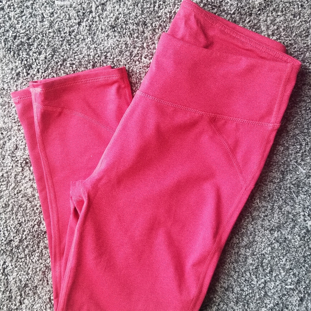 Fabletics Magenta Capri